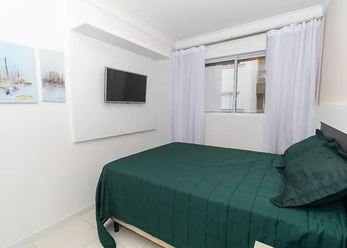 Cardeal 206B - Aconchegante Apartamento Na Praia De Bombas - 2 Dormitorios 5 Pessoas -